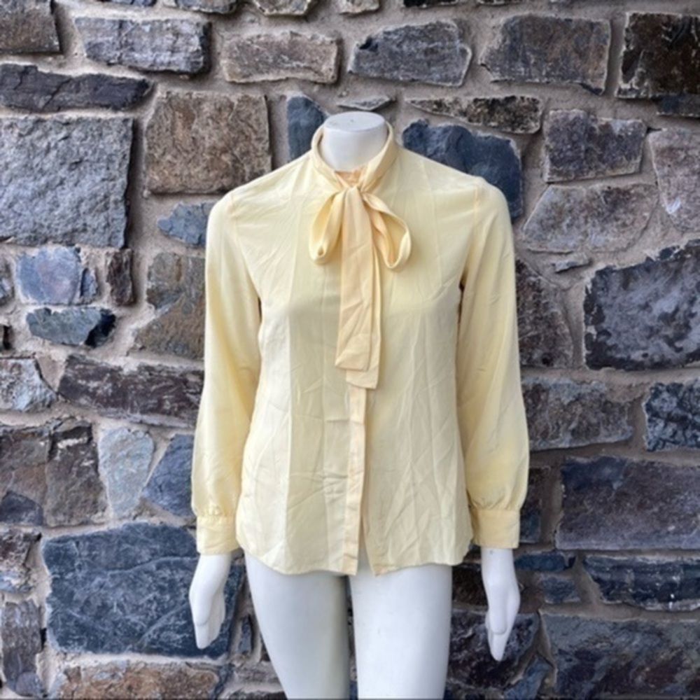 Vintage 70’s St. John button down neck bow blouse size Med